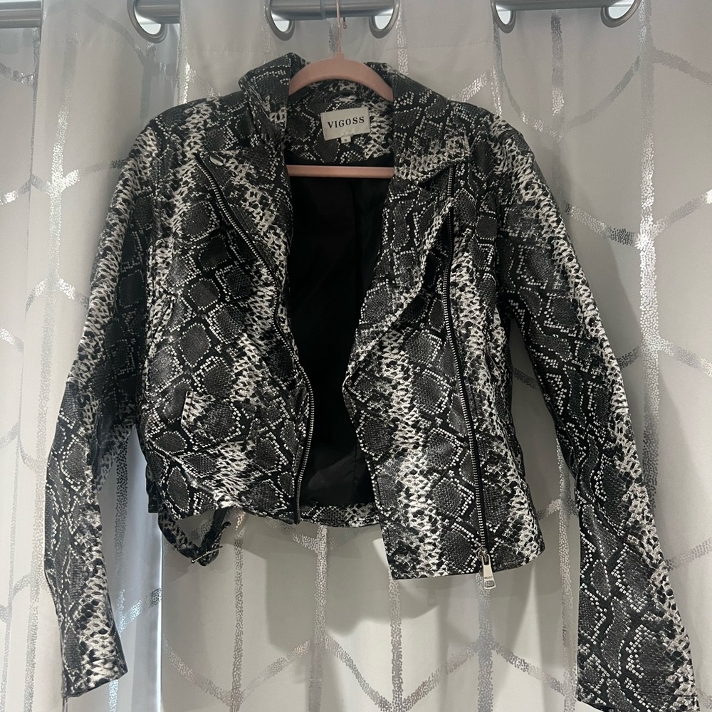 Snake skin faux leather jacket EVERYTHING MUST GO accepting low offers+bundles